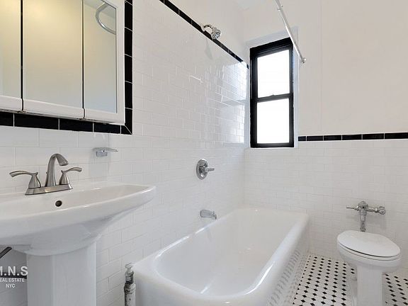 5th image of 2 Seaman Ave #4L