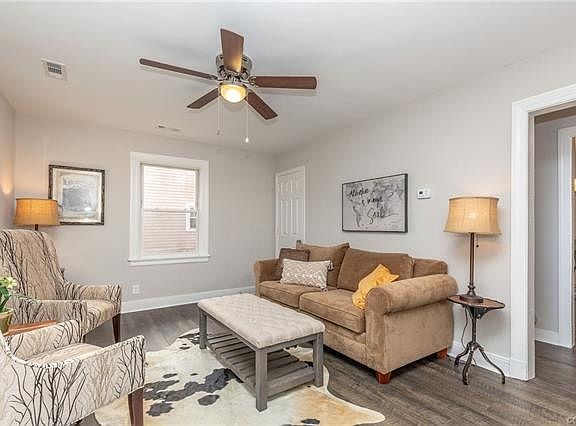 4th image of 215 Algiers Dr