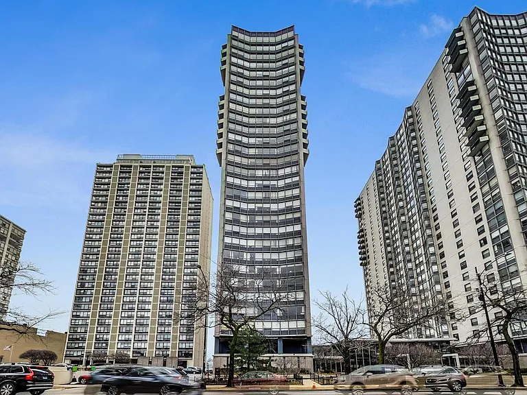 5701 N Sheridan Rd #4A — Photo 31