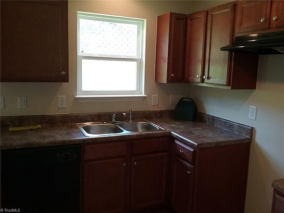 4th image of 2915 Desmond Woods Dr