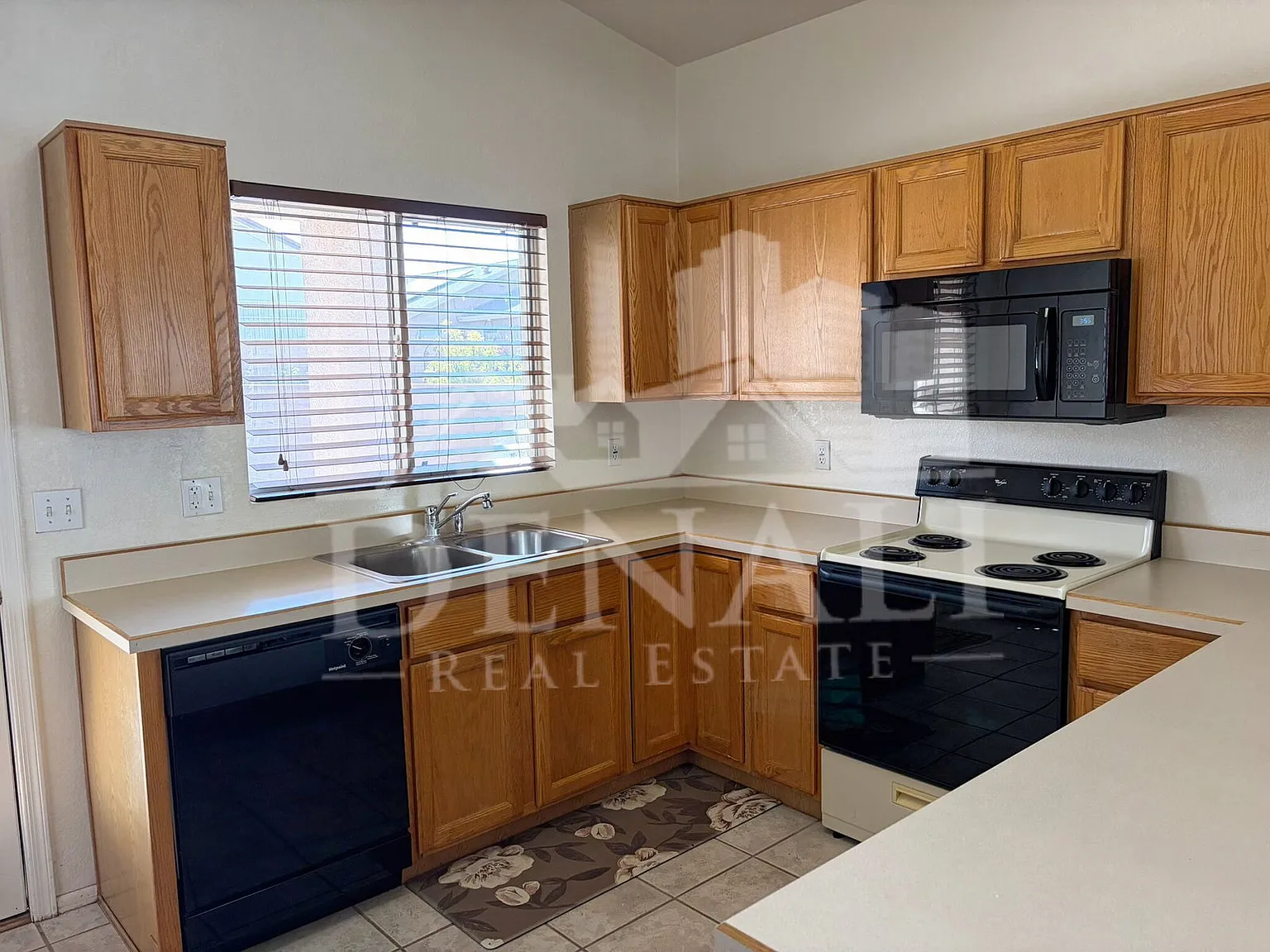 3 bed, 2.0 bath, 1286 sqft, $1,895 — Photo 4