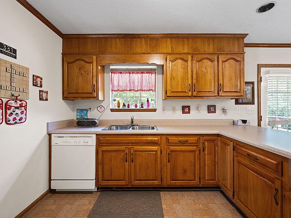 5th image of 331 Virginia St