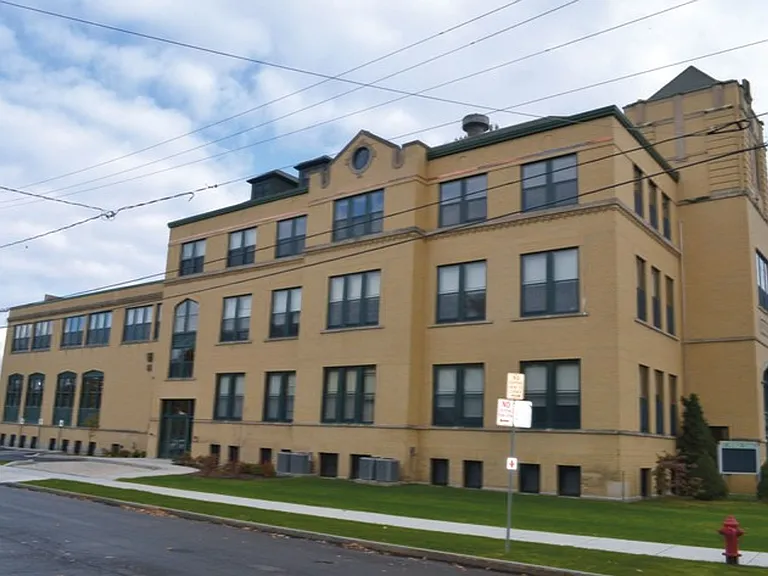 300 N Lowell Ave — Photo 8
