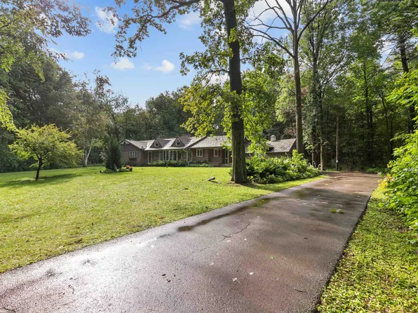 831 W Main St, Clintonville, WI 54929