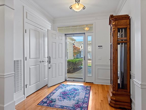 4th image of 50 Samantha Cir