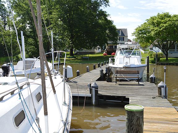 Pier, 3 boats - one on lift 