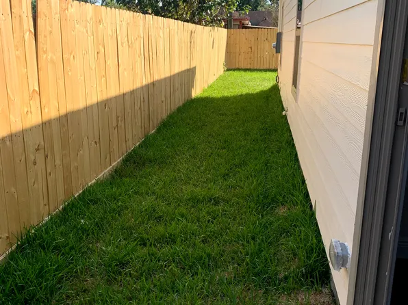 5622 Ridgeway Dr #A, Houston, TX 77033