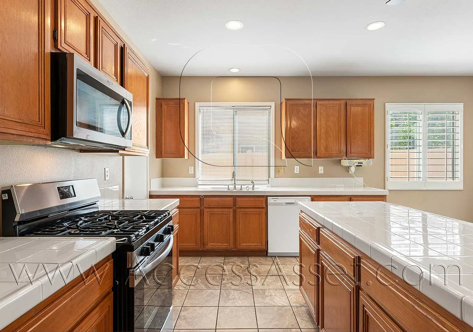 Beautiful 5 Bed, 3 Bath Home in South Corona — Photo 2