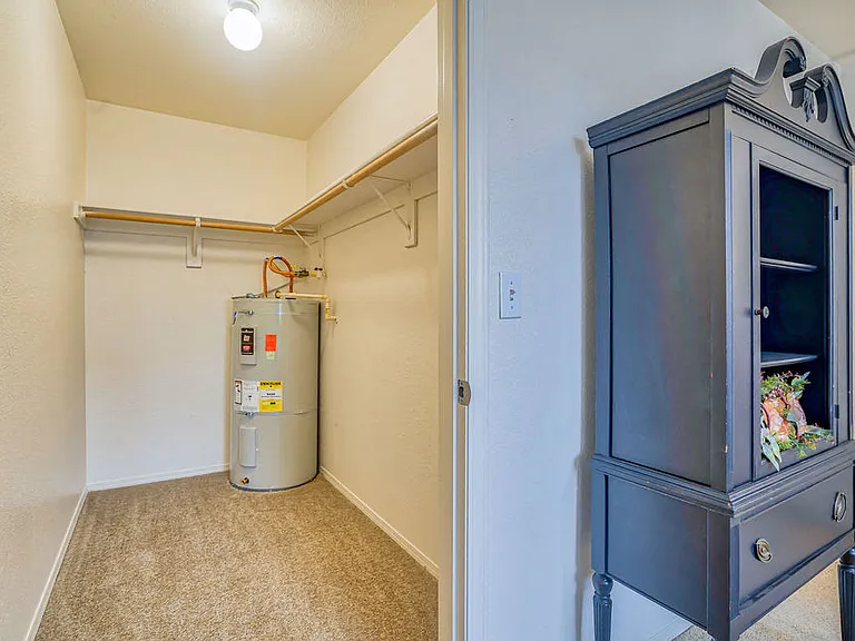 Oak Glen Apartments — Photo 10