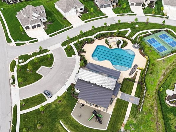 12315 W 169th Ter, Overland Park, KS 66221