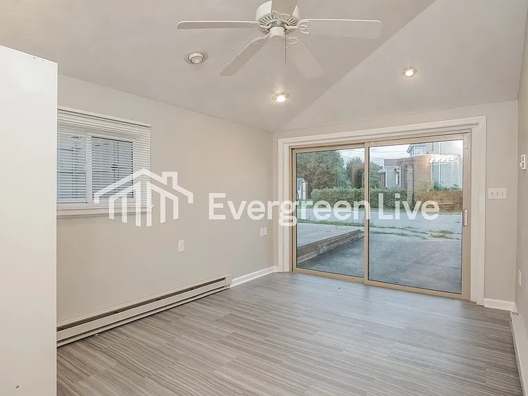 408 Tremont Ave — Photo 10