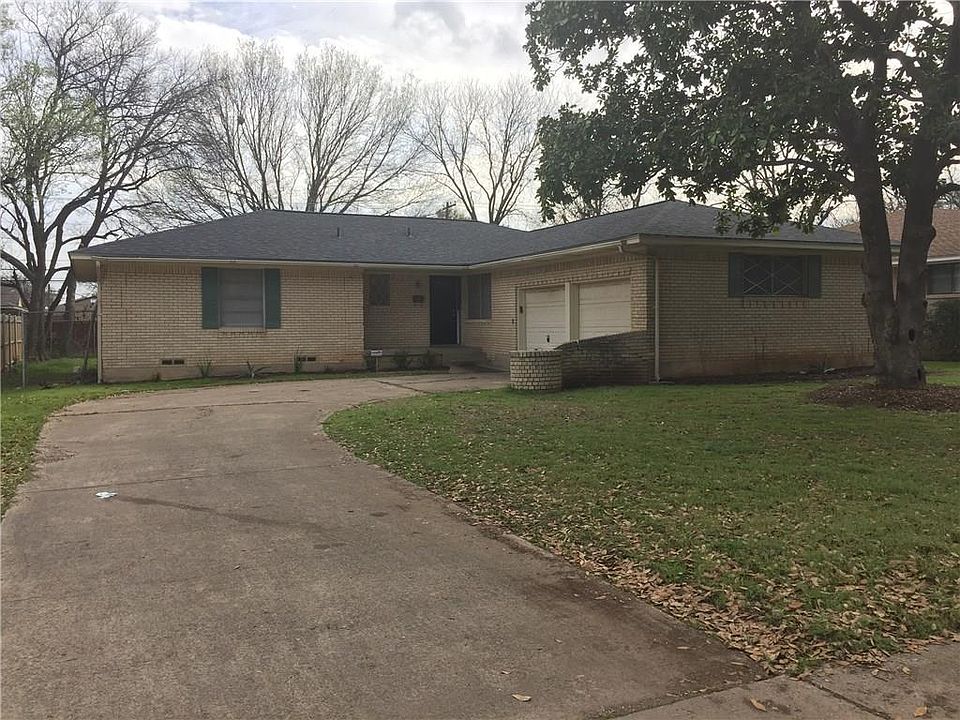 1st image of 2926 Touraine Dr