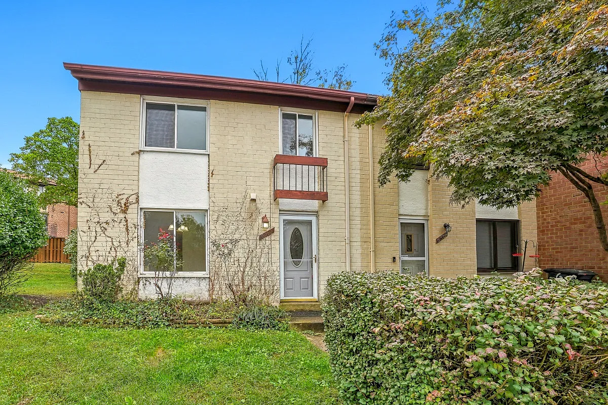 3 bed, 1216 sqft, $2,500 — Photo 2