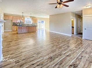 102 Stowers Rd, Molalla, OR 97038