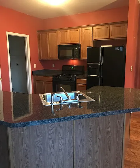 413 Marion Rd — Photo 4