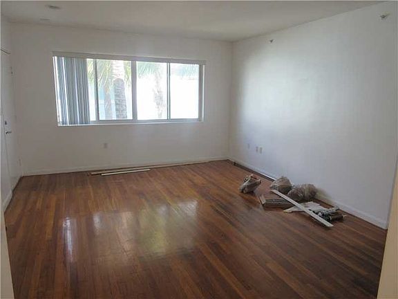 4th image of 8216 Crespi Blvd APT 2
