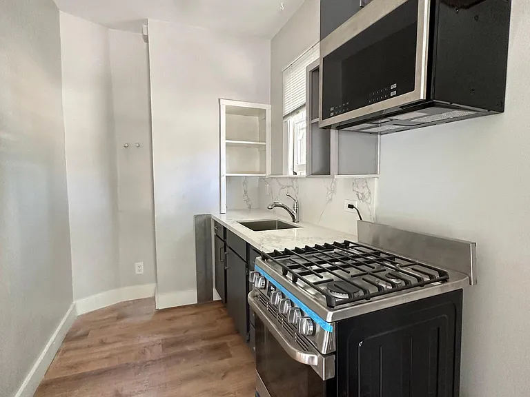 78 Glen Ave #D — Photo 4