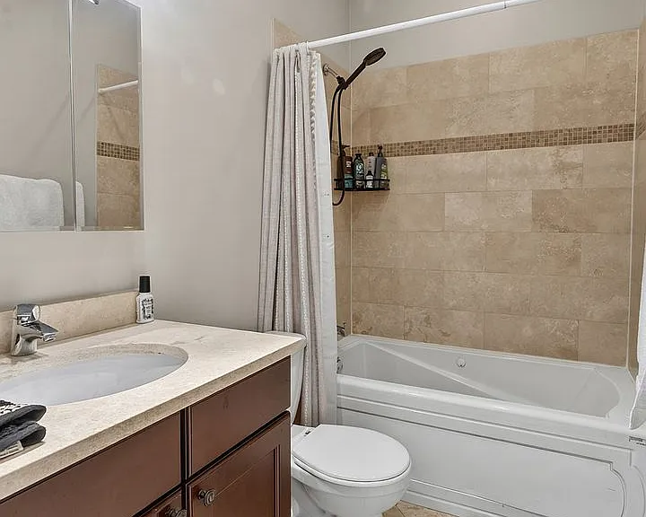 Hinman Court Condos — Photo 39