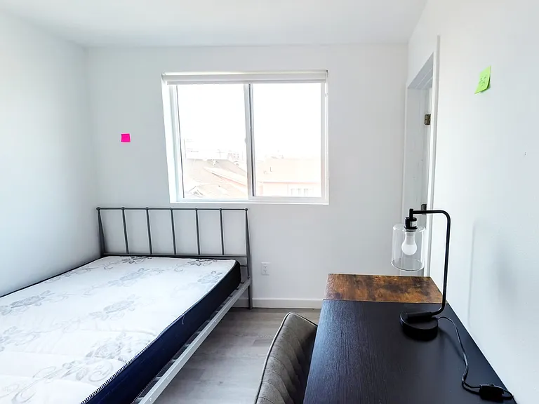1815 W Adams Blvd — Photo 28