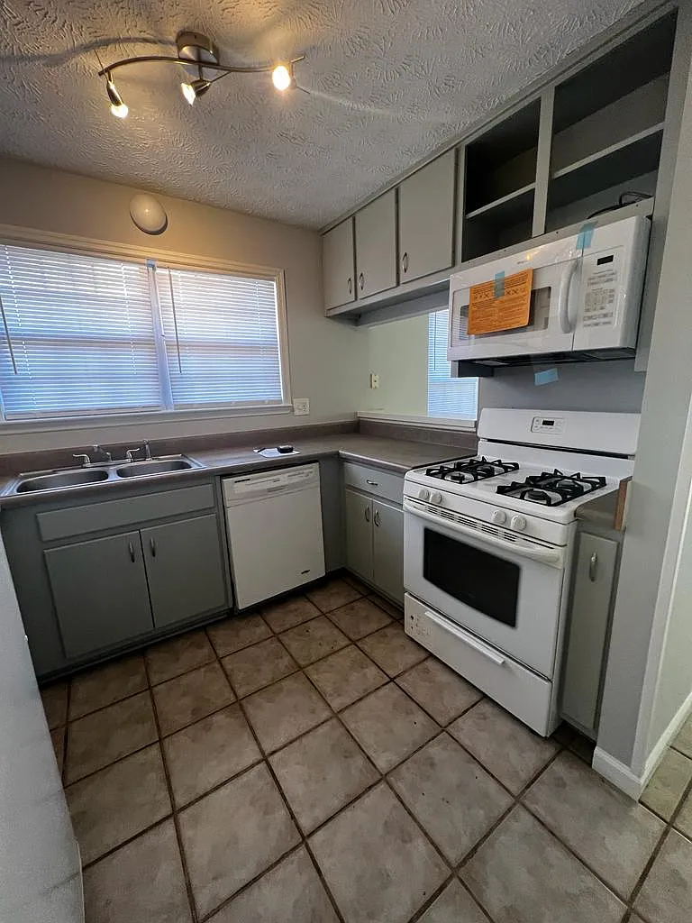 2 bed, 1284 sqft, $1,400 — Photo 2