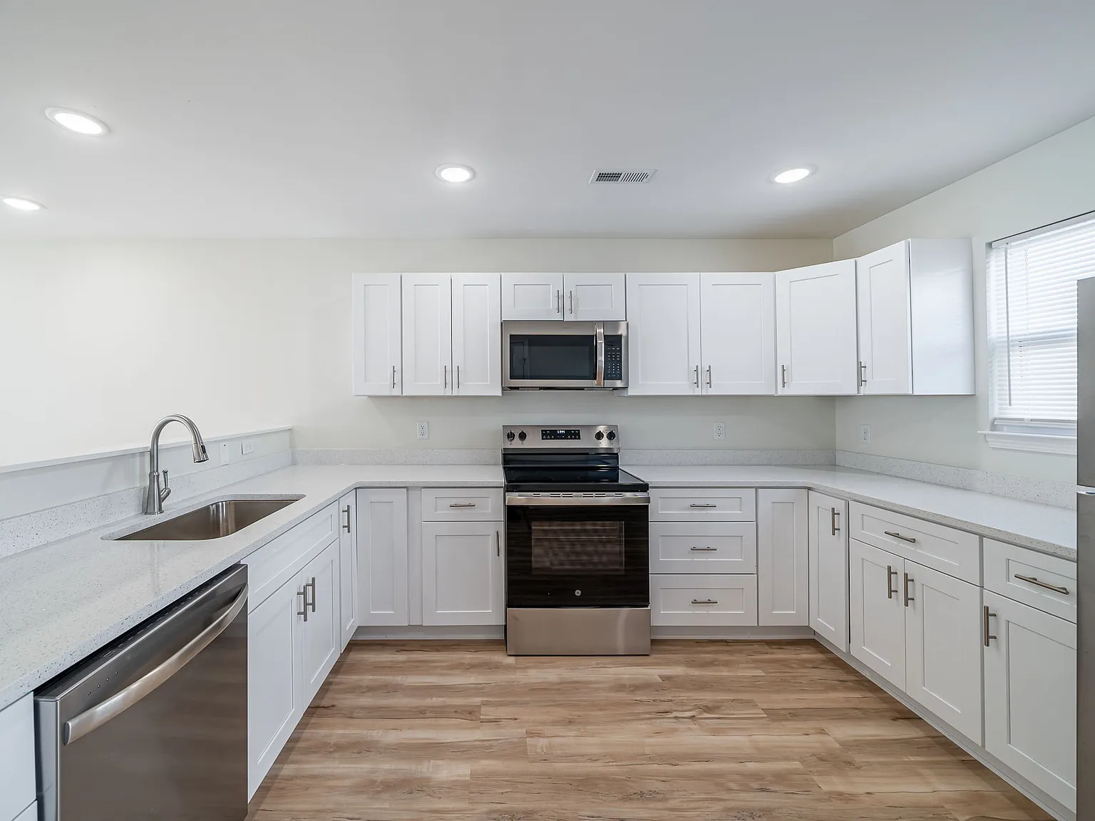 Icon Townhomes — Photo 3