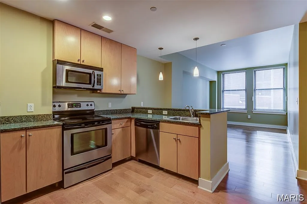 1 bed, 1.0 bath, 553 sqft, $995 — Photo 3