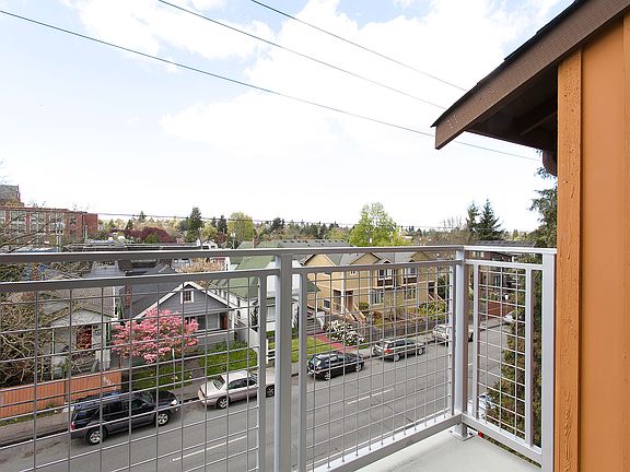 3rd image of 5216B 11th Ave NE