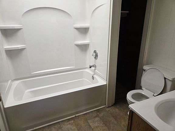 5th image of 39 1/2 W Columbus St APT A