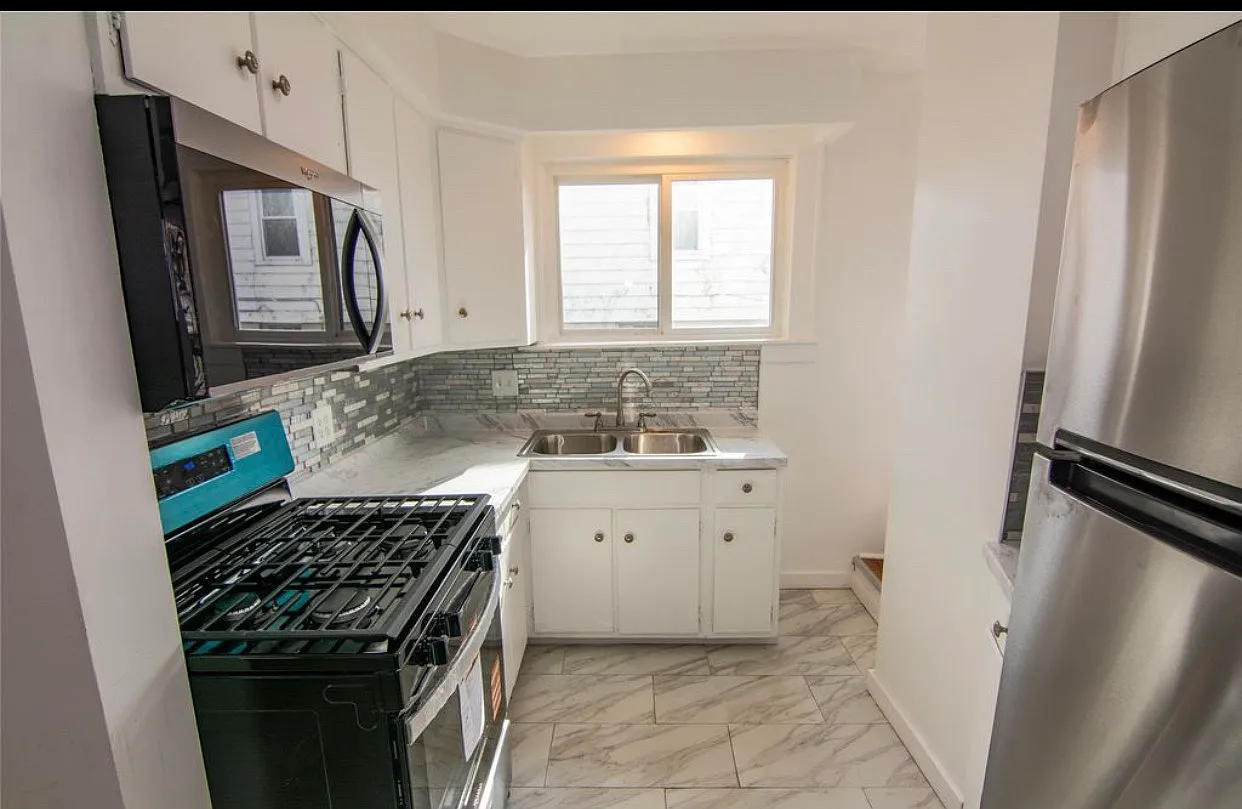 3 bed, 1192 sqft, $2,200 — Photo 4