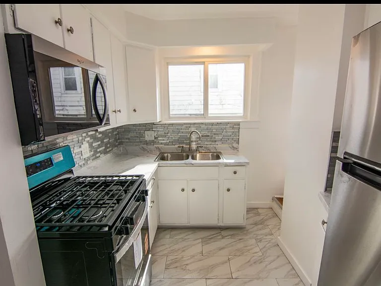 132 Crary Ave — Photo 4