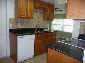 5th image of 557 Buckingham Ave