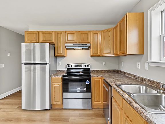 3rd image of 35 Canby St #3
