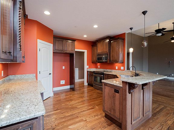 3rd image of 123 Johnathan Ct