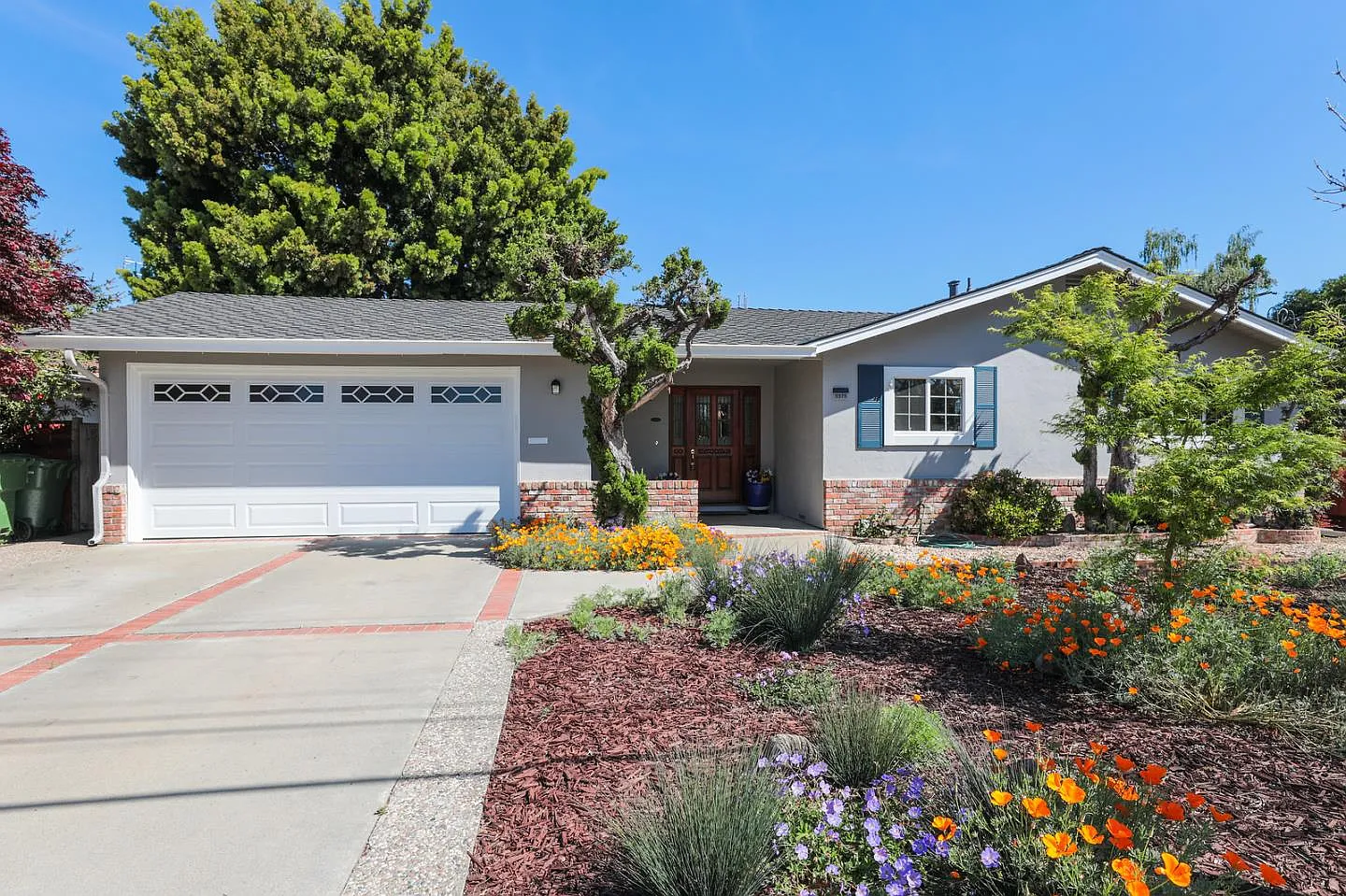 3375 Mauricia Ave photo 1