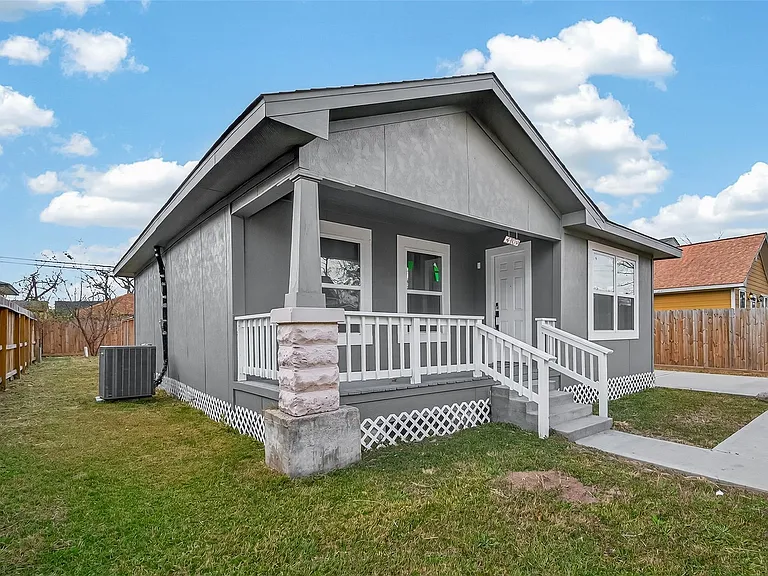 4309 Beggs St — Photo 2