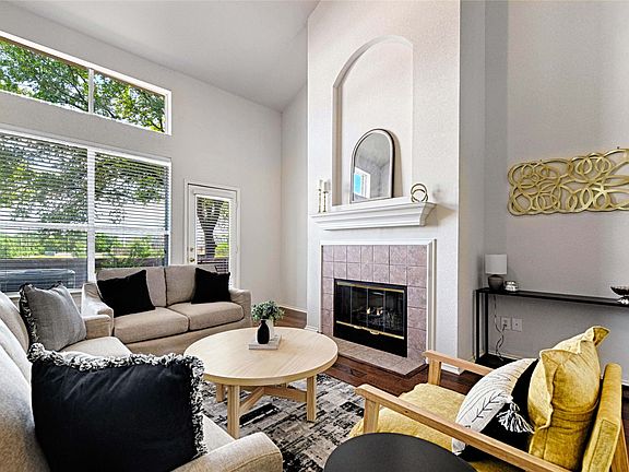 4th image of 4579 Woodsboro Ln