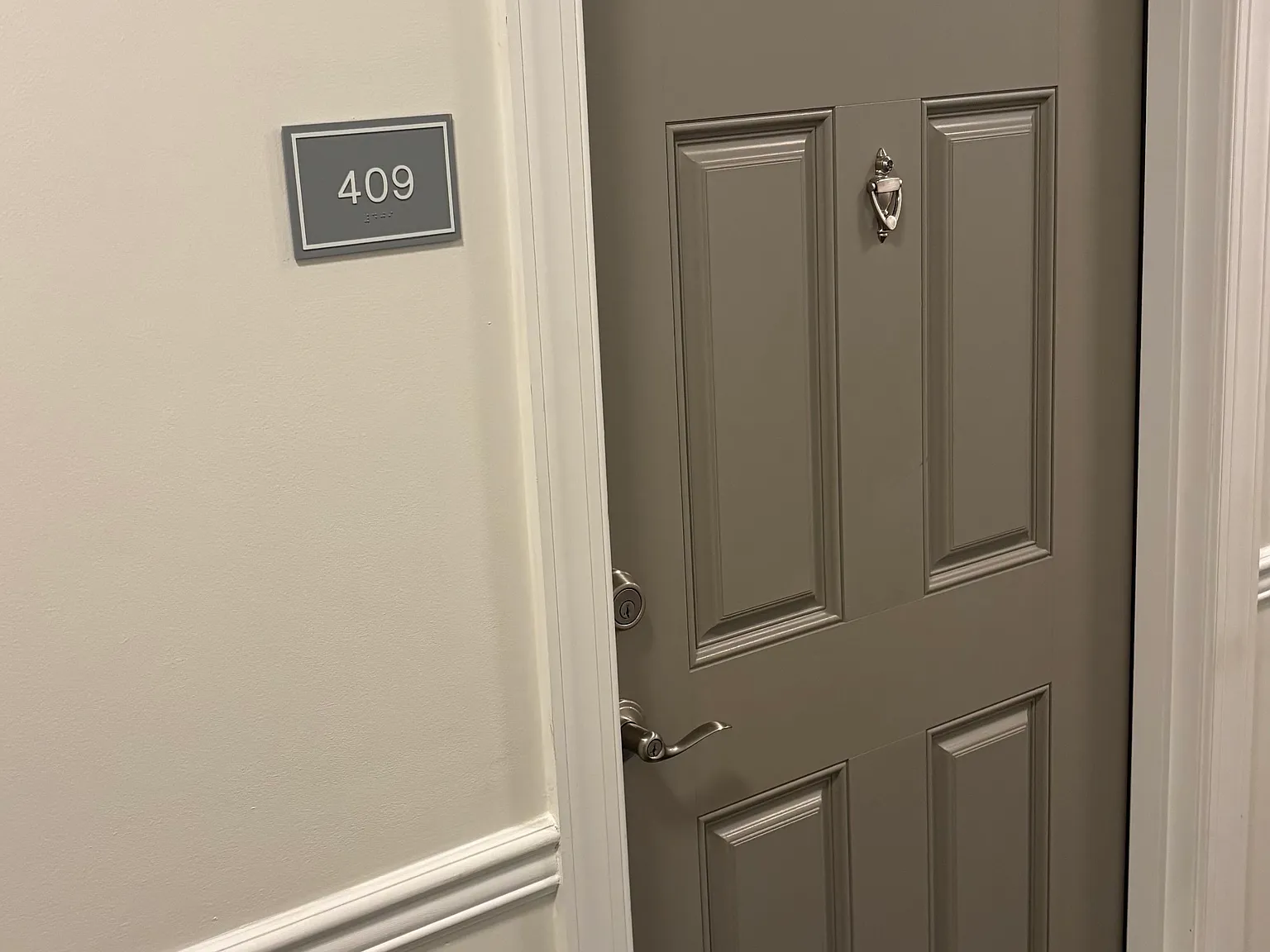 2 bed, 903 sqft, $3,200 — Photo 2
