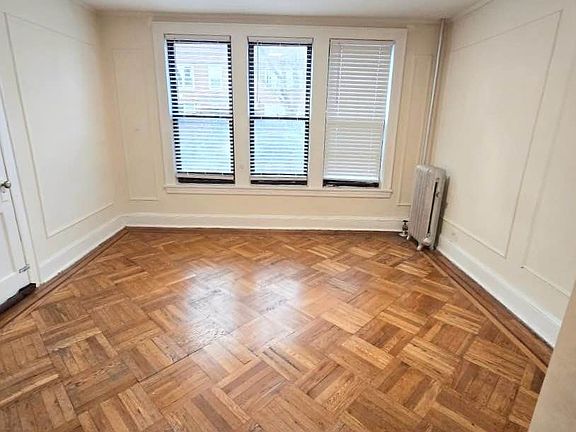 5th image of 22-21 Crescent St #1