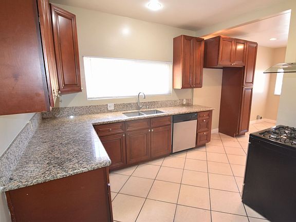 4th image of 1515 W 69th St
