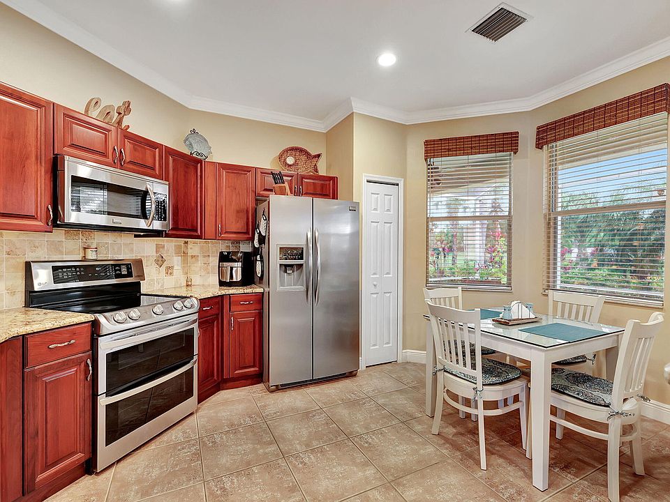 1st image of 813 SW Rocky Bayou Terrace