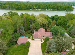1530 N Breezeland Rd, Oconomowoc, WI 53066