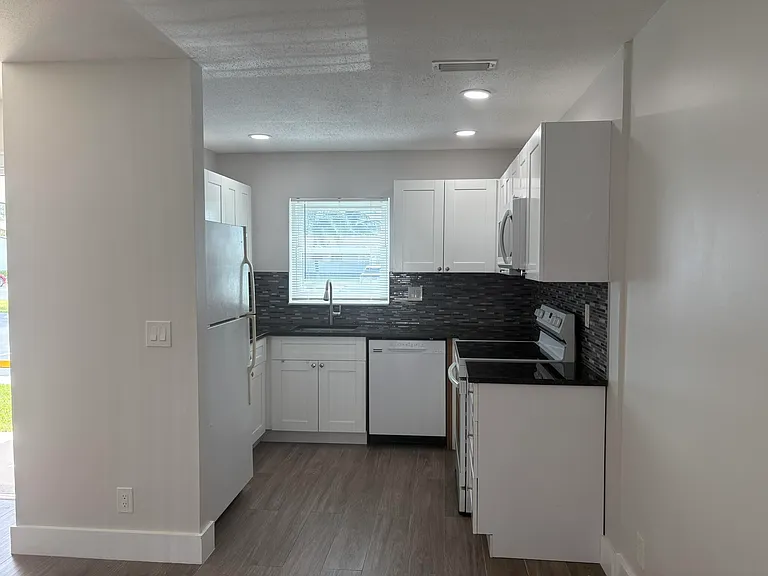 2930 Crosley Dr E #J — Photo 11