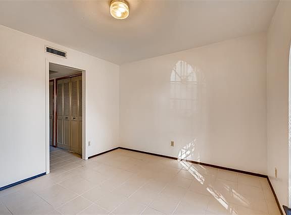 4th image of 3033 Flagstone Dr