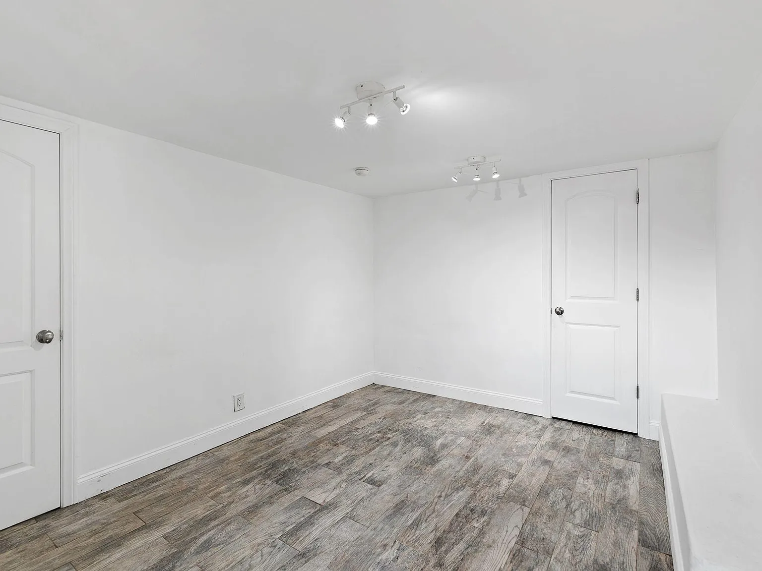 1 bed, 350 sqft, $2,500 — Photo 4