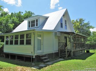 302 Cedar St, Bandera, TX 78003