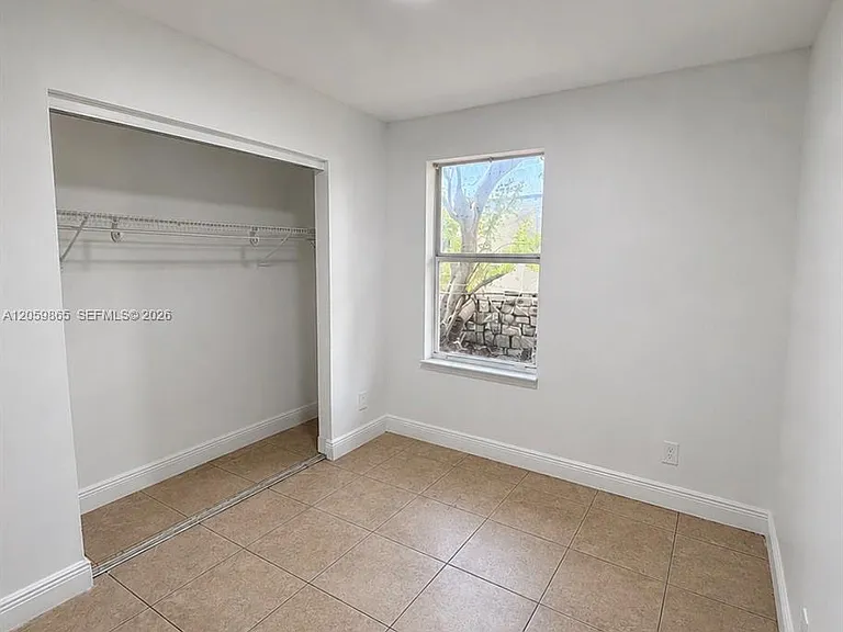5202 NE 14th Ter — Photo 13
