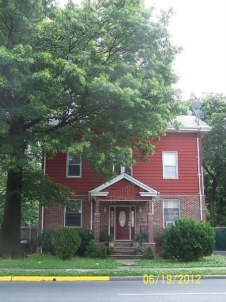 2nd image of 130 E 1st Ave