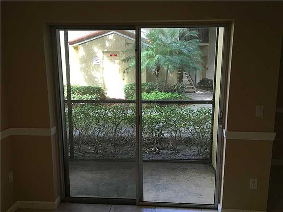 5th image of 1225 SW 46th Ave APT 203