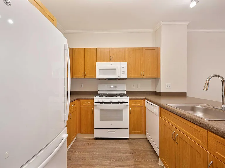Mission Hills Apartments — Photo 3