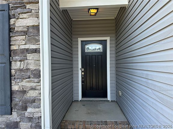 5th image of 498 New Castle Ln